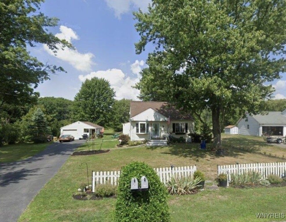 28 Greenmeadow Drive Drive, Orchard Park, NY 14127