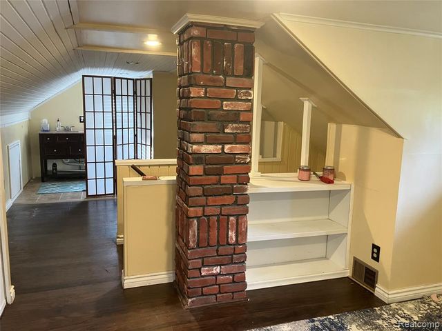 19305 Weyher Street, Livonia, MI 48152