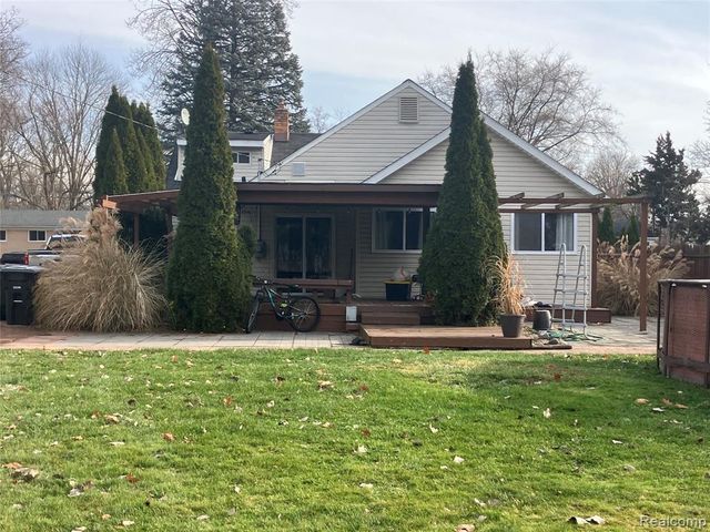 19305 Weyher Street, Livonia, MI 48152