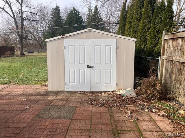 19305 Weyher Street, Livonia, MI 48152