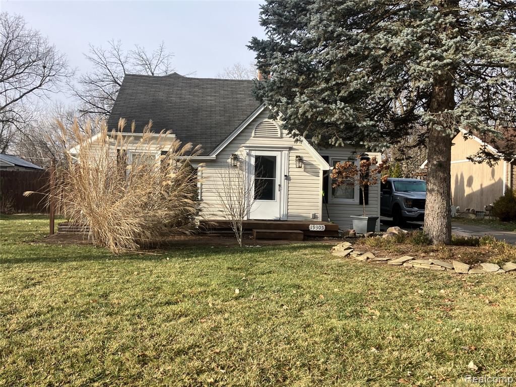 19305 Weyher Street, Livonia, MI 48152