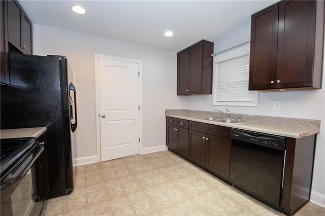 104 Park View Drive, Grantville, GA 30220