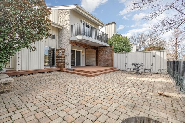 2925 Country Place Circle, Carrollton, TX 75006