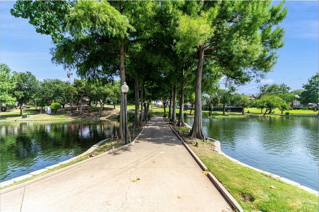 2925 Country Place Circle, Carrollton, TX 75006