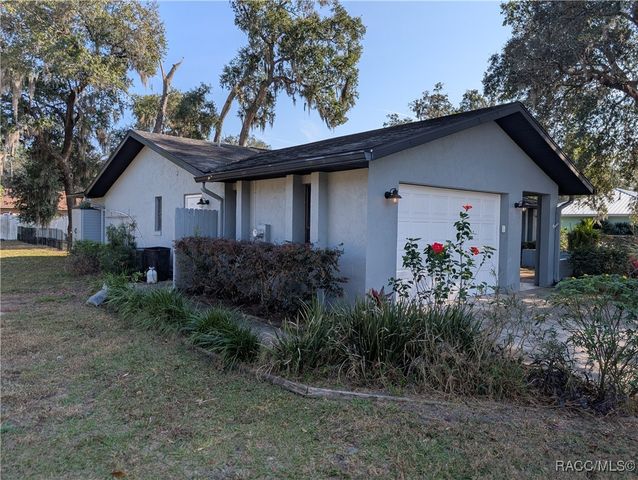 2409 S Shelly Avenue, Inverness, FL 34450