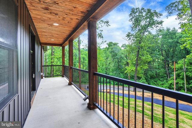18985 HEBEL RD, Stewartstown, PA 17363