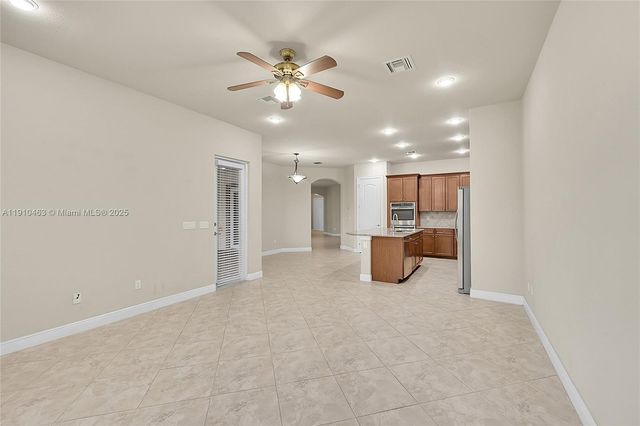 9051 Edgewater Bnd 9051, Parkland, FL 33076