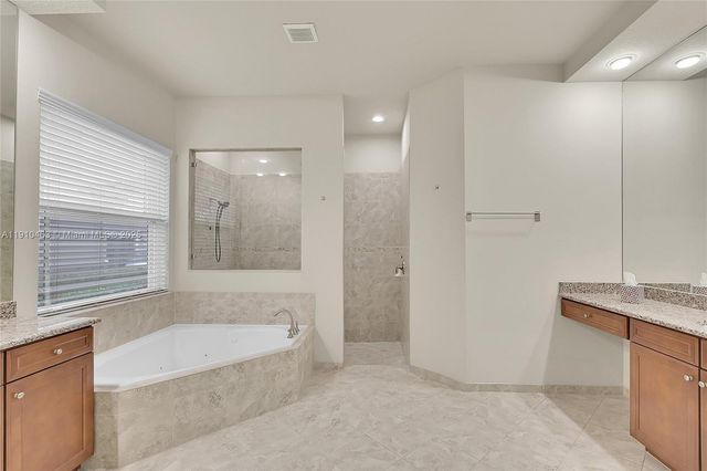 9051 Edgewater Bnd 9051, Parkland, FL 33076