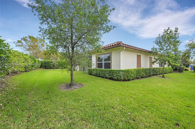 9051 Edgewater Bnd 9051, Parkland, FL 33076