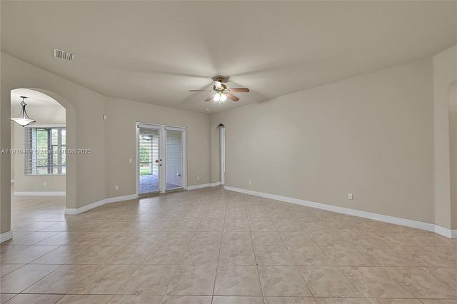 9051 Edgewater Bnd 9051, Parkland, FL 33076