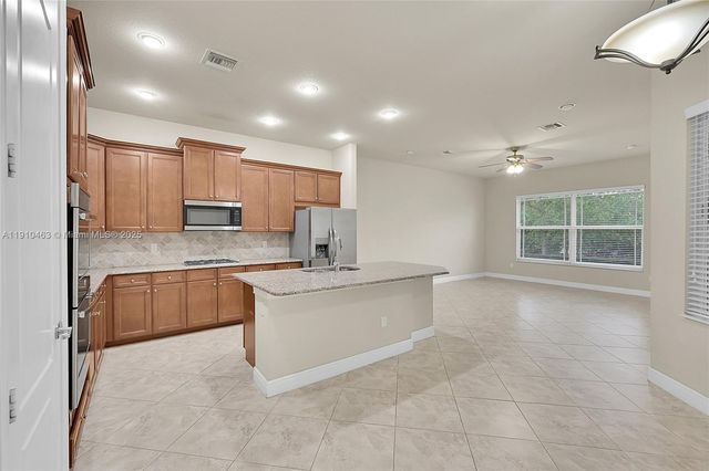 9051 Edgewater Bnd 9051, Parkland, FL 33076