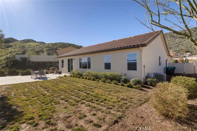 525 Chalakat Court, San Jacinto, CA 92582