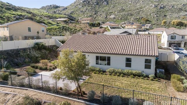 525 Chalakat Court, San Jacinto, CA 92582