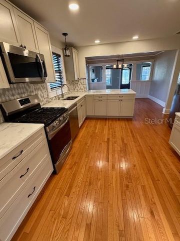 2448 4TH AVENUE N, St Petersburg, FL 33713