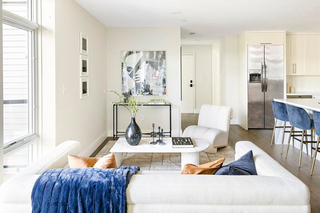 20 Kinmonth Rd 201, Newton, MA 02468