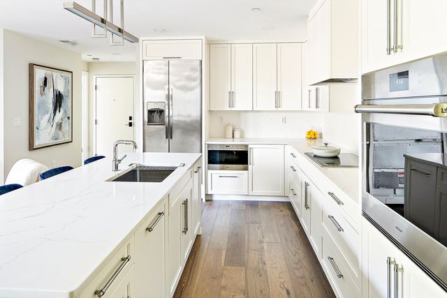 20 Kinmonth Rd 201, Newton, MA 02468