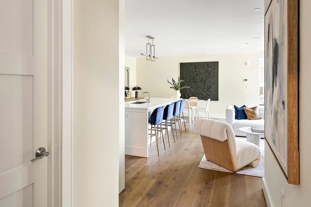 20 Kinmonth Rd 201, Newton, MA 02468