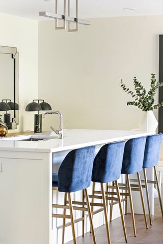 20 Kinmonth Rd 201, Newton, MA 02468