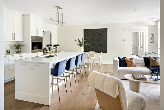 20 Kinmonth Rd 201, Newton, MA 02468