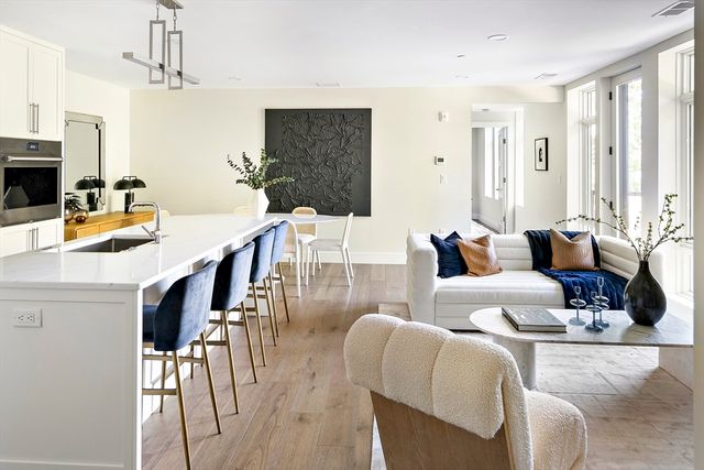 20 Kinmonth Rd 201, Newton, MA 02468