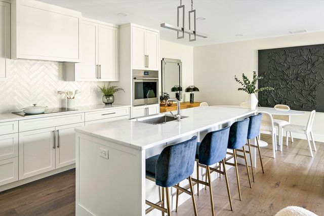 20 Kinmonth Rd 201, Newton, MA 02468