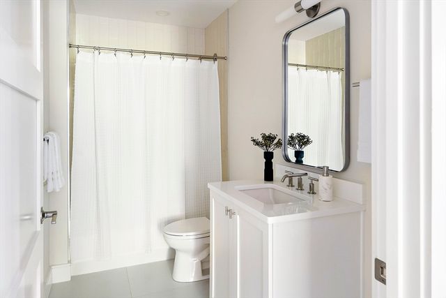 20 Kinmonth Rd 201, Newton, MA 02468