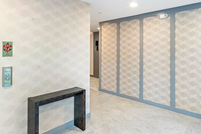 20 Kinmonth Rd 201, Newton, MA 02468