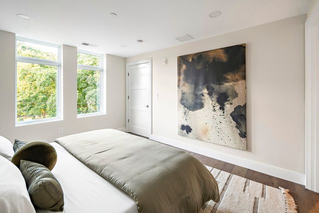 20 Kinmonth Rd 201, Newton, MA 02468