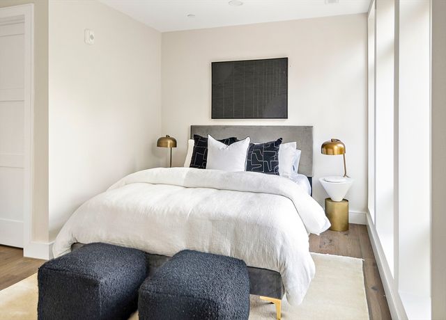 20 Kinmonth Rd 201, Newton, MA 02468