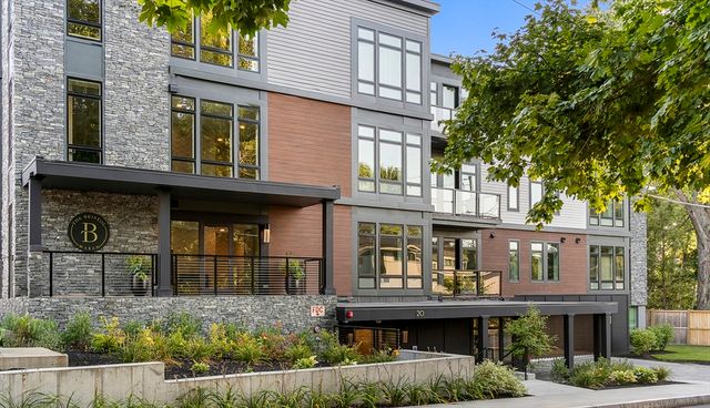 20 Kinmonth Rd 201, Newton, MA 02468