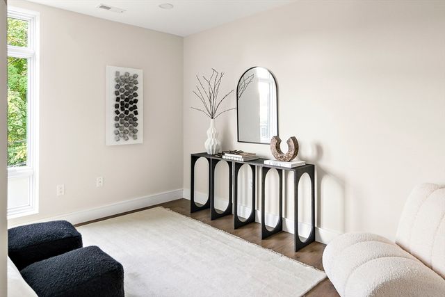 20 Kinmonth Rd 201, Newton, MA 02468