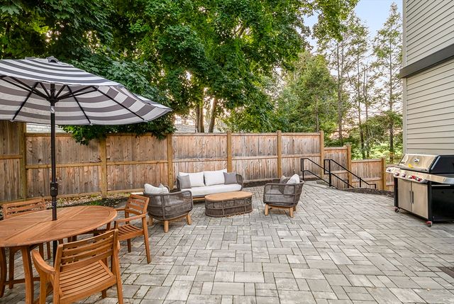 20 Kinmonth Rd 201, Newton, MA 02468