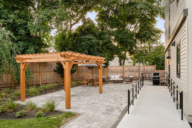 20 Kinmonth Rd 201, Newton, MA 02468