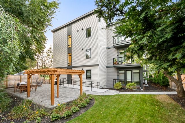 20 Kinmonth Rd 201, Newton, MA 02468