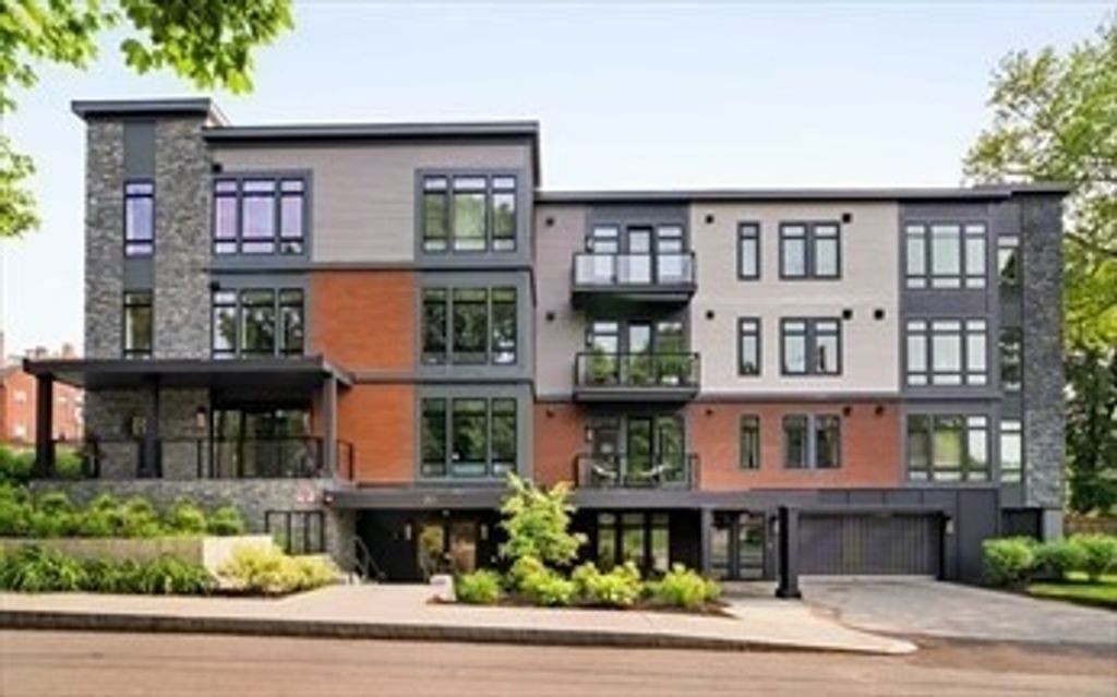 20 Kinmonth Rd 201, Newton, MA 02468