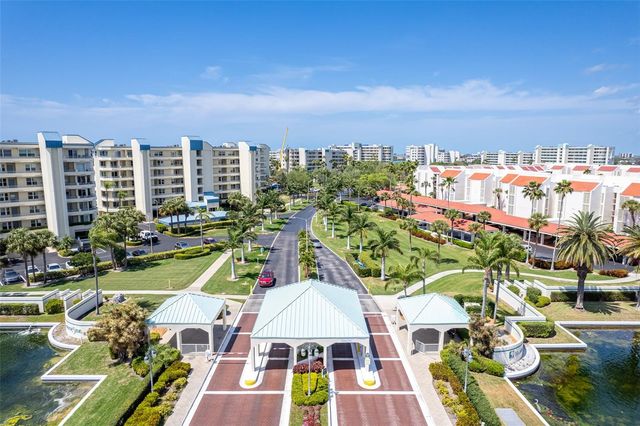 7963 SAILBOAT KEY BOULEVARD S PH801, South Pasadena, FL 33707