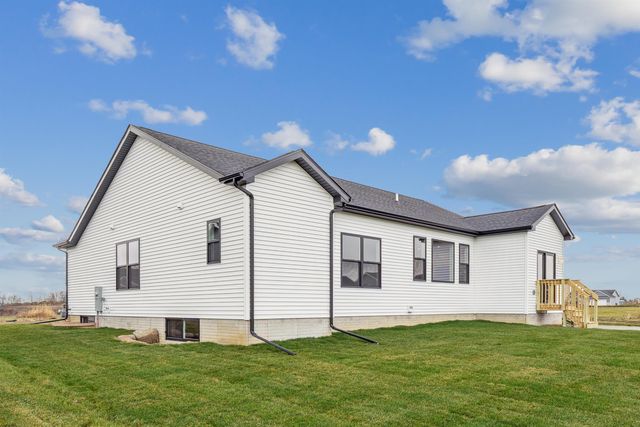 2807 Autumn Woods Drive, Cedar Falls, IA 50613