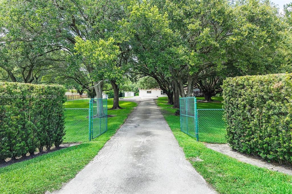 13821 Mustang Trail, Southwest Ranches, FL 33330