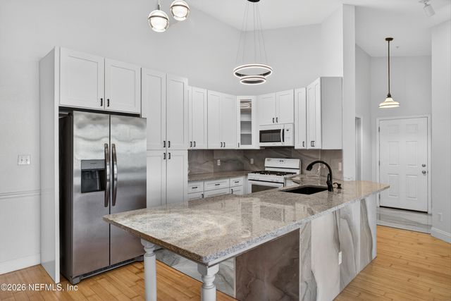 13810 SUTTON PARK Drive 220, Jacksonville, FL 32224