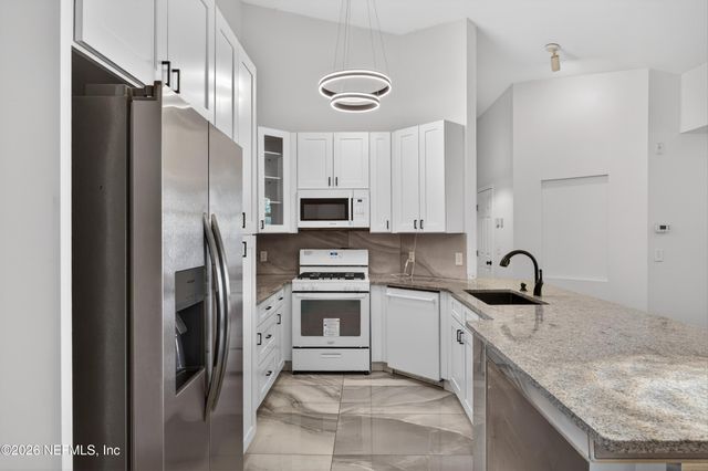 13810 SUTTON PARK Drive 220, Jacksonville, FL 32224