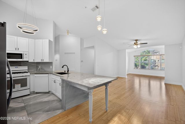 13810 SUTTON PARK Drive 220, Jacksonville, FL 32224