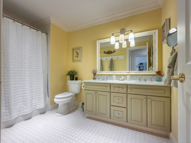 250 Hunter Drive 250, Litchfield, CT 06759