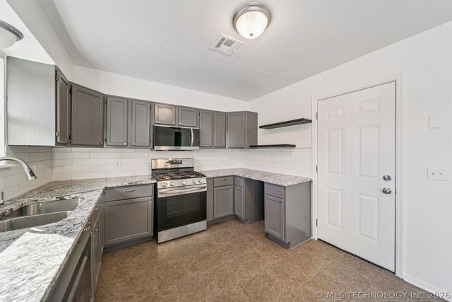 582 E 133rd Place, Glenpool, OK 74033