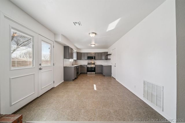 582 E 133rd Place, Glenpool, OK 74033