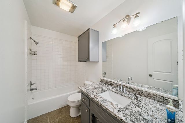 582 E 133rd Place, Glenpool, OK 74033