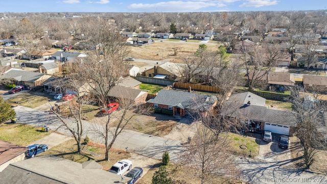 582 E 133rd Place, Glenpool, OK 74033