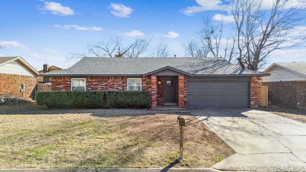582 E 133rd Place, Glenpool, OK 74033