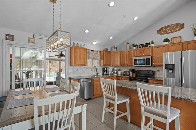 34 King Street, Coventry, RI 02816