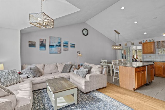 34 King Street, Coventry, RI 02816