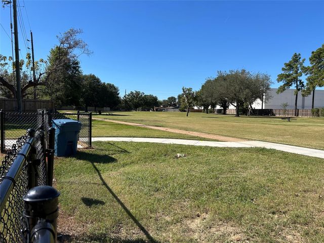 8523 Riverside Walk Lane, Houston, TX 77064